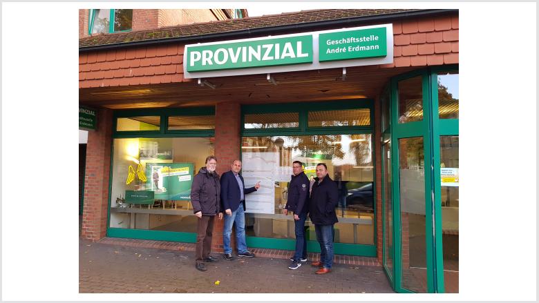 Pläne zur Erneuerung des Straßenzuges Hugo-Mueller-Straße/Alte Hünxer Straßen hängen aus Pläne zur Erneuerung des Straßenzuges Hugo-Mueller-Straße/Alte Hünxer Straßen hängen aus